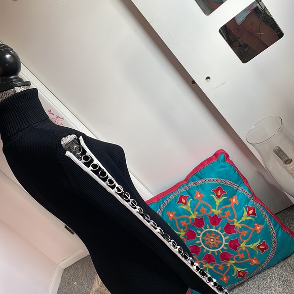 Autumn Cashmere Brand Stunning Chain embellished sleeves Turtleneck NWOT - Picture 12 of 16